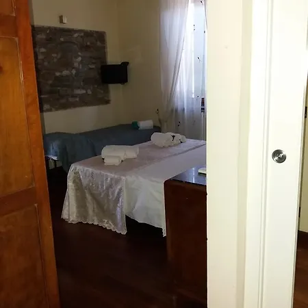 לינה וארוחת בוקר La Querciolaia 3*